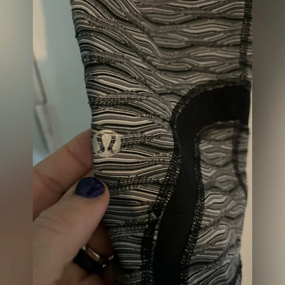 lululemon Womens Inspire Tight II‎ Textured Wave Black/Silver size 6 Run Yoga - Picture 4 of 4